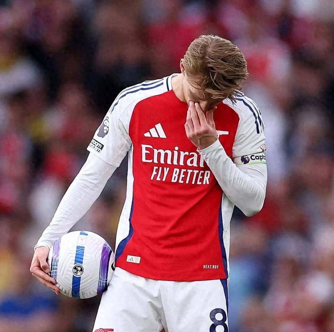 开云体育赛事直播-阿贾克斯2425赛季客场球衣谍照